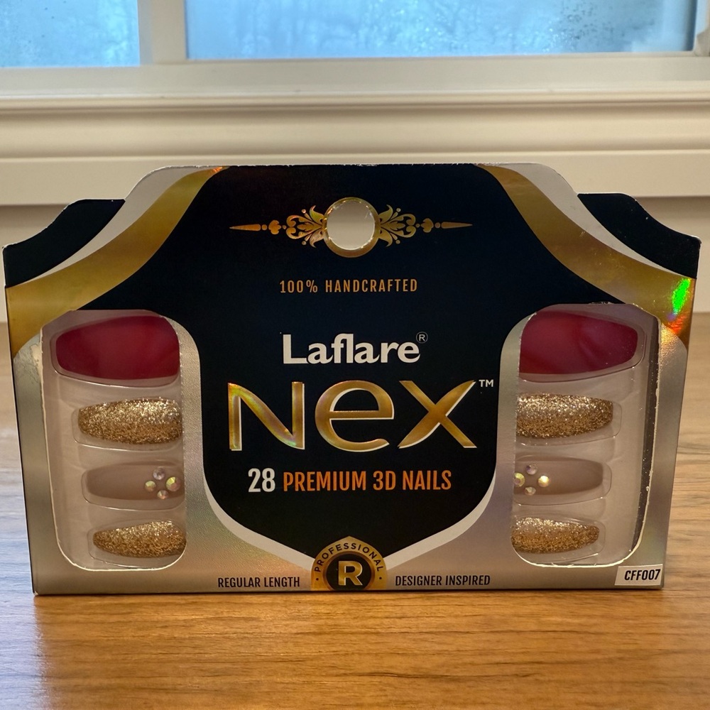 NWT - Laflare 3D Nails